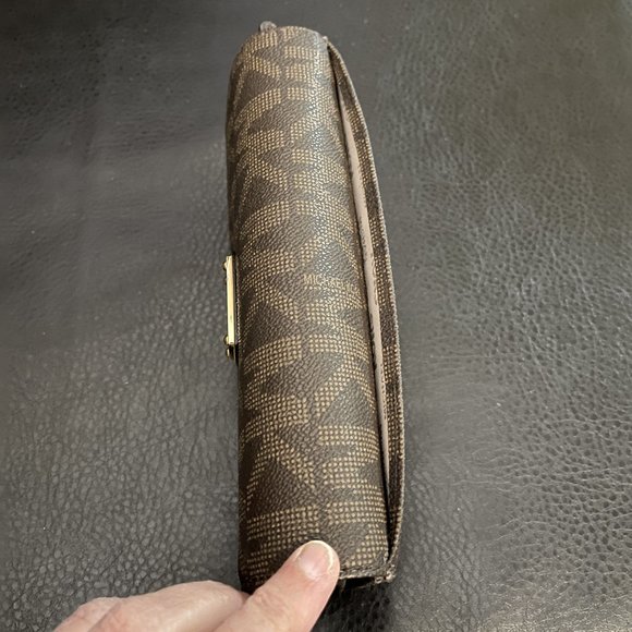 Michael Kor Jet Set Flap Logo Travel Wallet - Picture 3 of 5